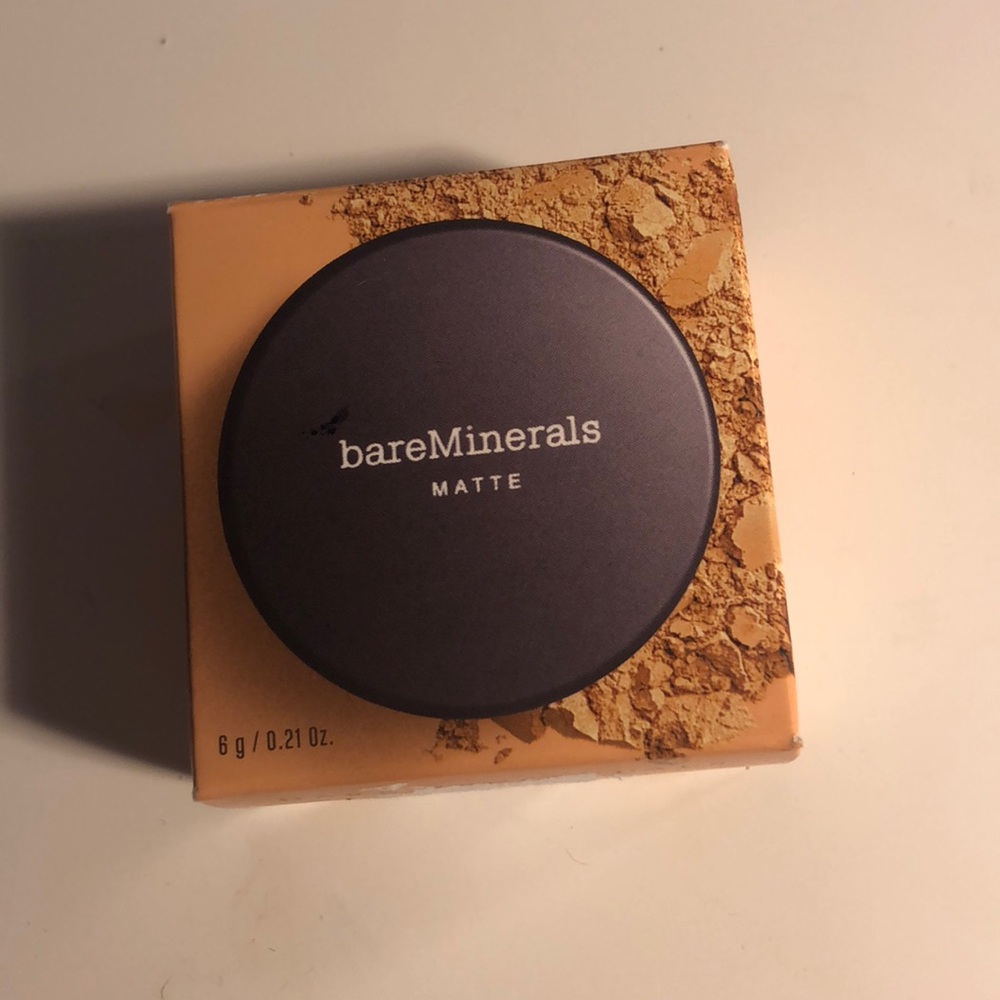 Matte powder foundation